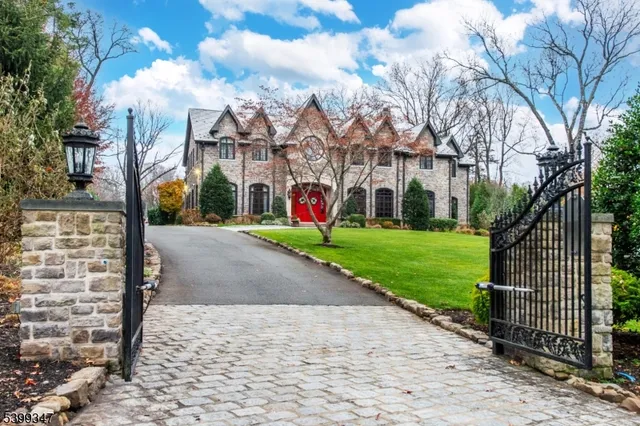 $3,695,000 | 9 Beechtree Lane, Essex Fells, NJ 07021