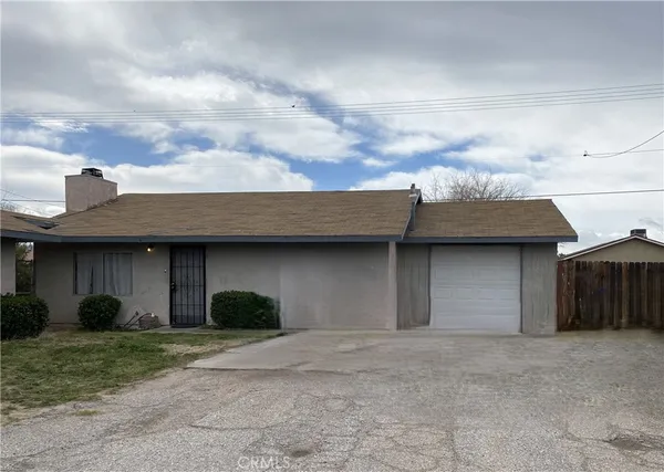 $1,795 | 21061 Nisqually Road, Apple Valley, CA 92308