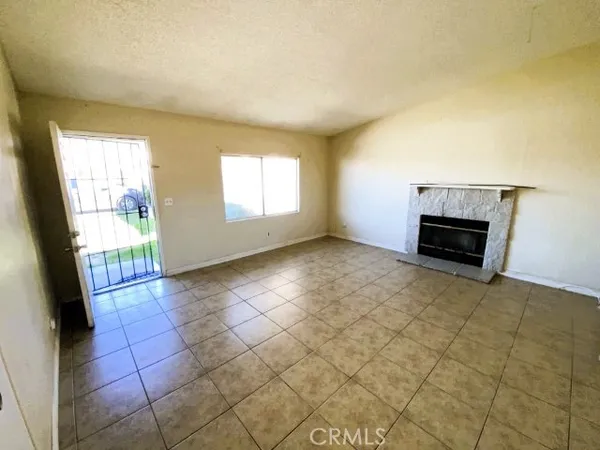 $1,795 | 21061 Nisqually Road, Apple Valley, CA 92308