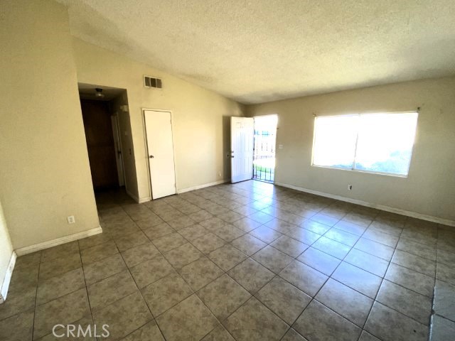 21061 Nisqually Road Apple Valley, CA 92308 - Photo 3 of 16