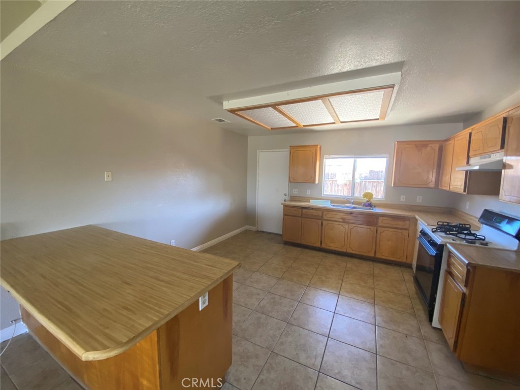 21061 Nisqually Road, Unit C Apple Valley, CA 92308 - Photo 5 of 18