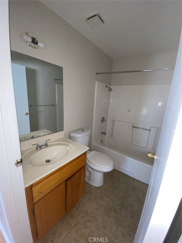 21061 Nisqually Road, Unit C Apple Valley, CA 92308 - Photo 7 of 18