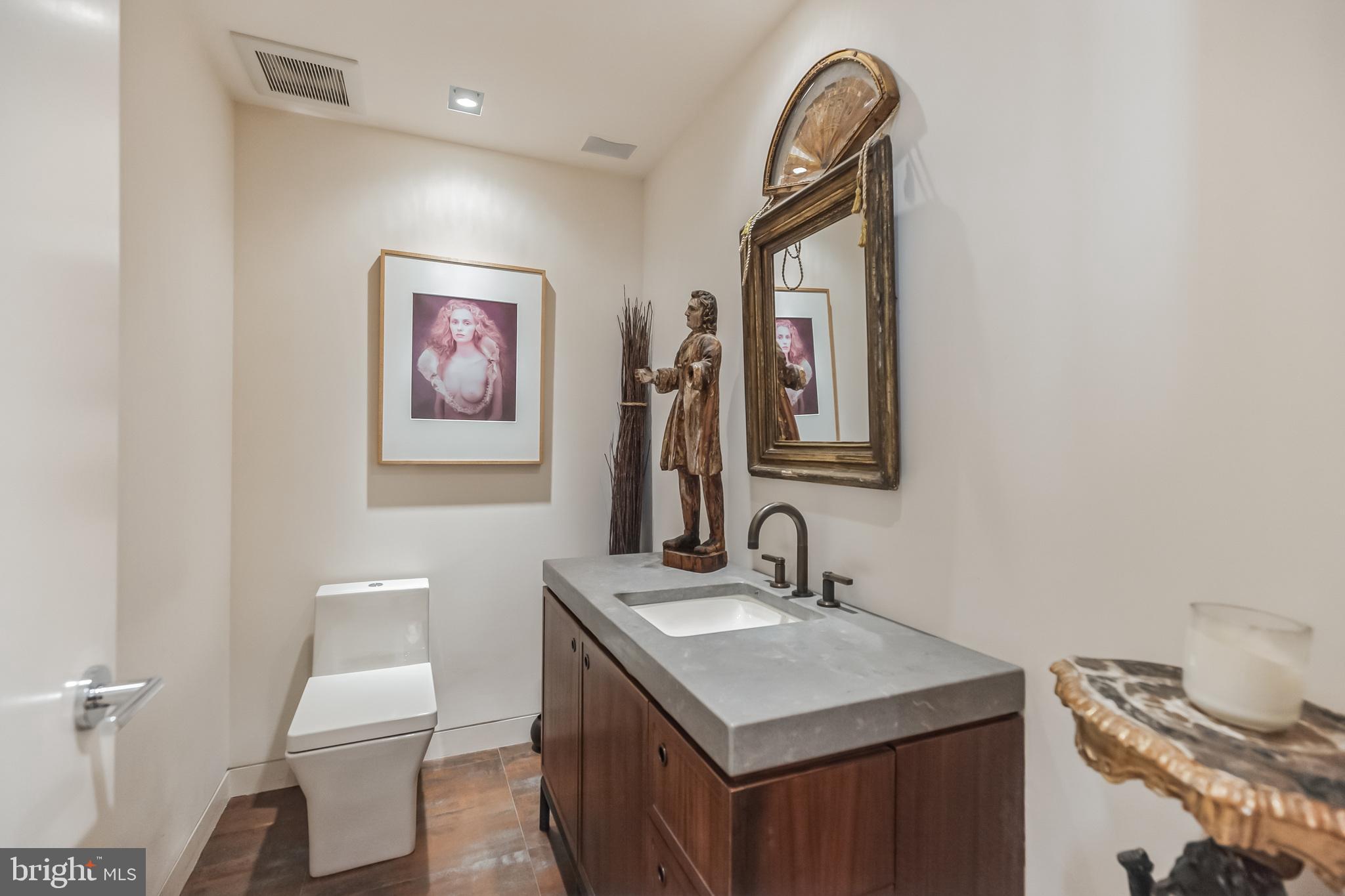 1901 Walnut Street, Unit 14BE Philadelphia, PA 19103 - Photo 10 of 23 Powder Room