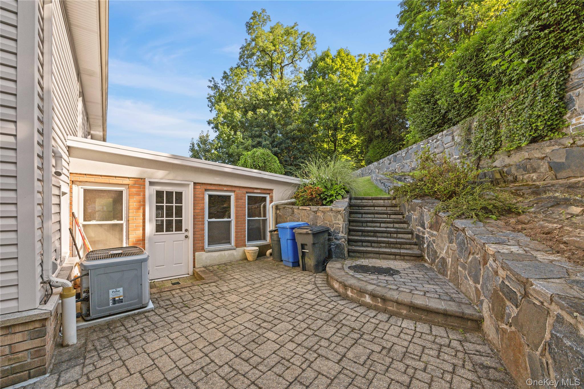 81 Avondale Road Yonkers, NY 10710 - Photo 39 of 48