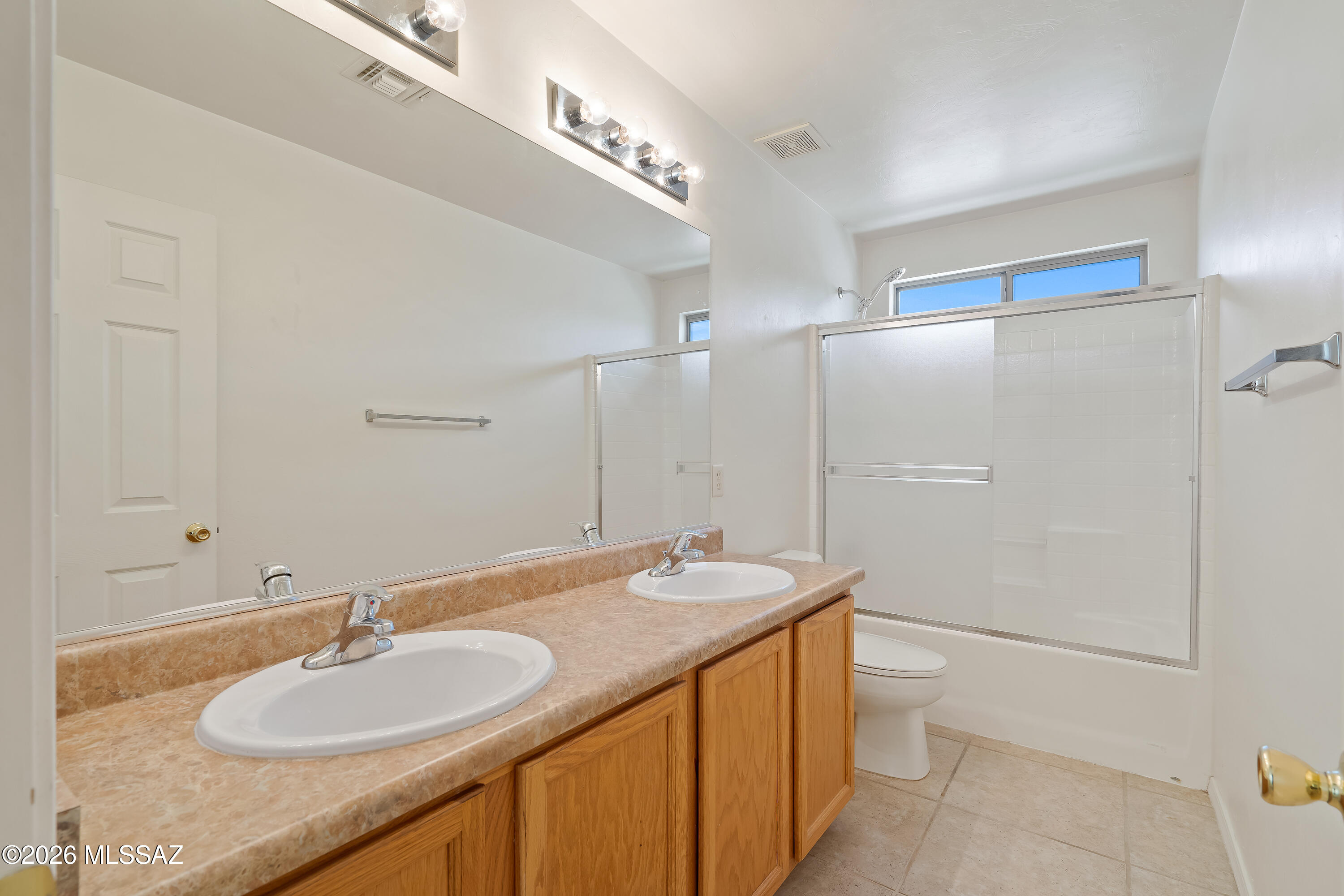 675 West Ash Ridge Drive Green Valley, AZ 85614 - Photo 26 of 33 Guest Bathroom