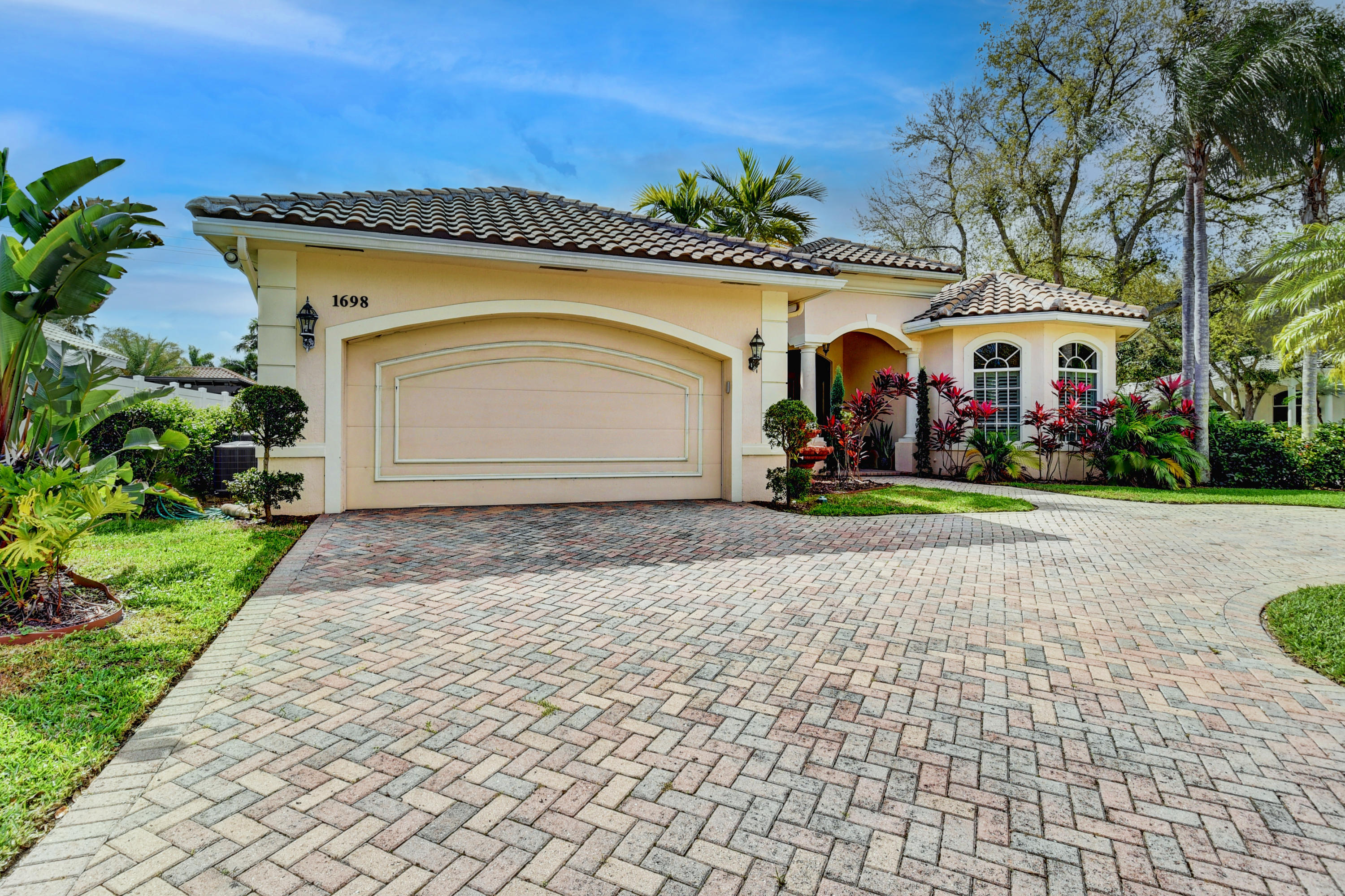 1698 Southwest 15th Street Boca Raton, FL 33486 - Photo 3 of 50 01_virtuals1 (1)