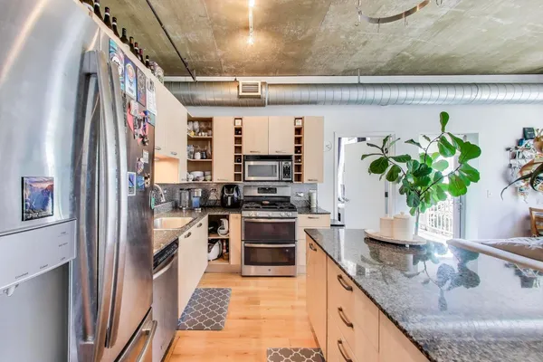 $400,000 | 111 South Morgan Street, Unit 510, Chicago, IL 60607
