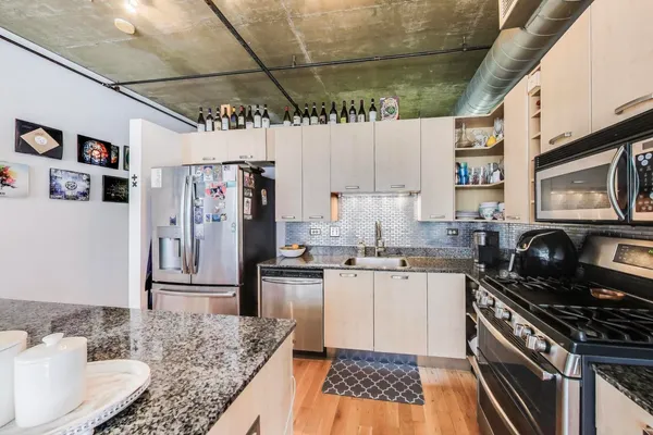 $400,000 | 111 South Morgan Street, Unit 510, Chicago, IL 60607