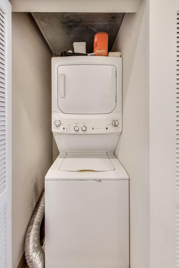 111 South Morgan Street, Unit 510 Chicago, IL 60607 - Photo 35 of 38 a utility room with dryer and washer