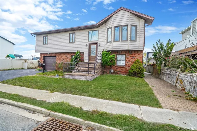 $719,000 | 745 South 9th Street, Lindenhurst, NY 11757
