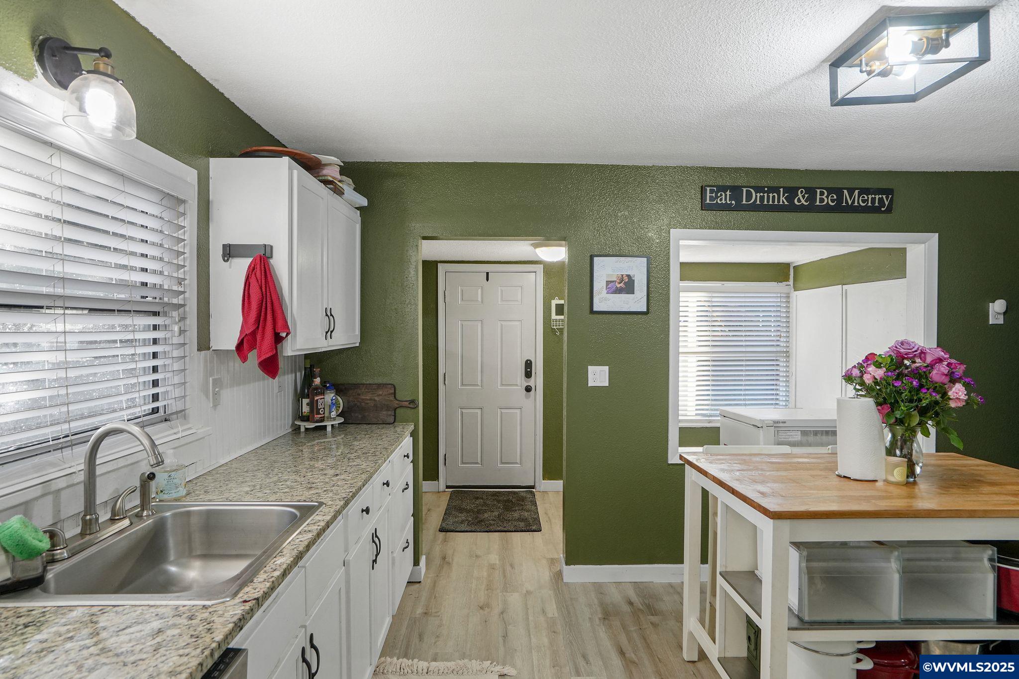 4018 Lone Oak Road Southeast Salem, OR 97302 - Photo 4 of 26 Gallery Image 4