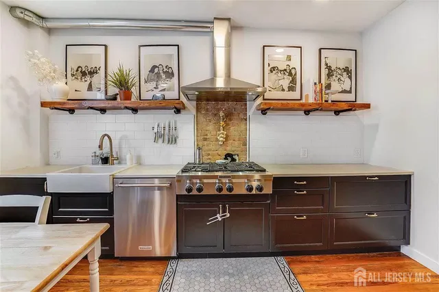 $775,000 | 129 Thorne Street, Jersey City, NJ 07307