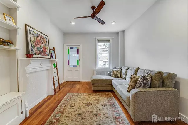 $775,000 | 129 Thorne Street, Jersey City, NJ 07307