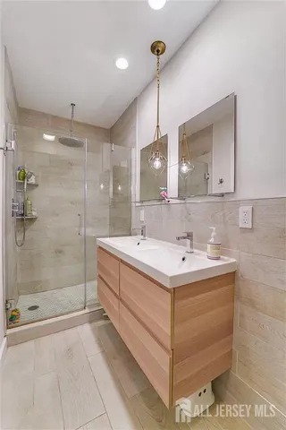 $775,000 | 129 Thorne Street, Jersey City, NJ 07307