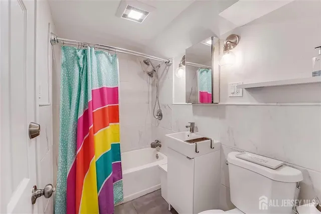 $775,000 | 129 Thorne Street, Jersey City, NJ 07307