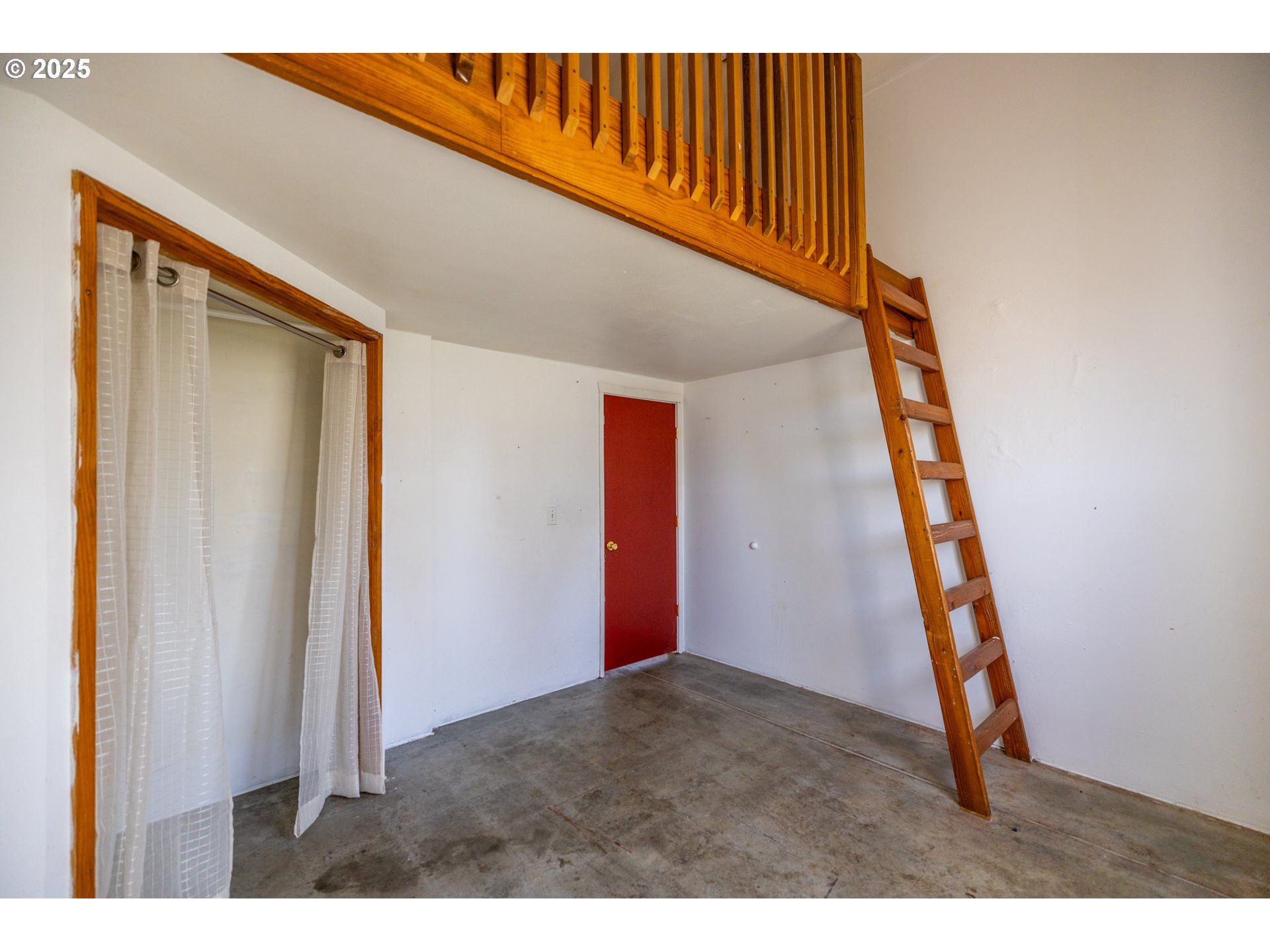920 Randall Road Centerville, WA 98613 - Photo 14 of 26 Bedroom