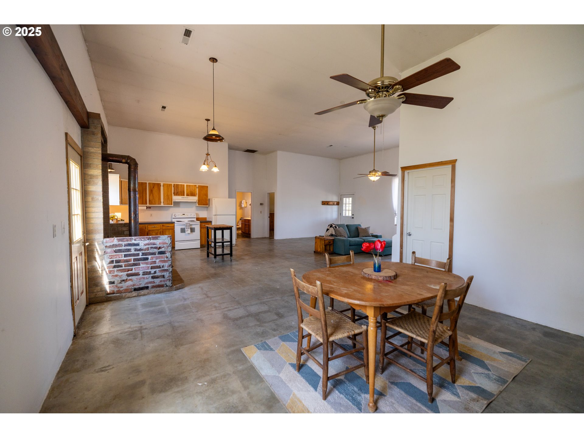 920 Randall Road Centerville, WA 98613 - Photo 8 of 26 Gallery Image 8