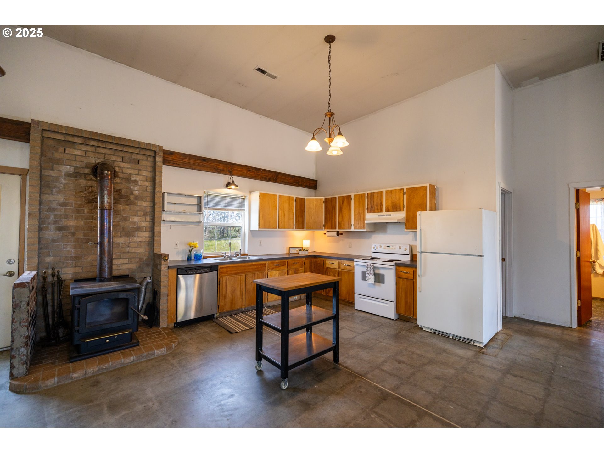 920 Randall Road Centerville, WA 98613 - Photo 9 of 26 Kitchen