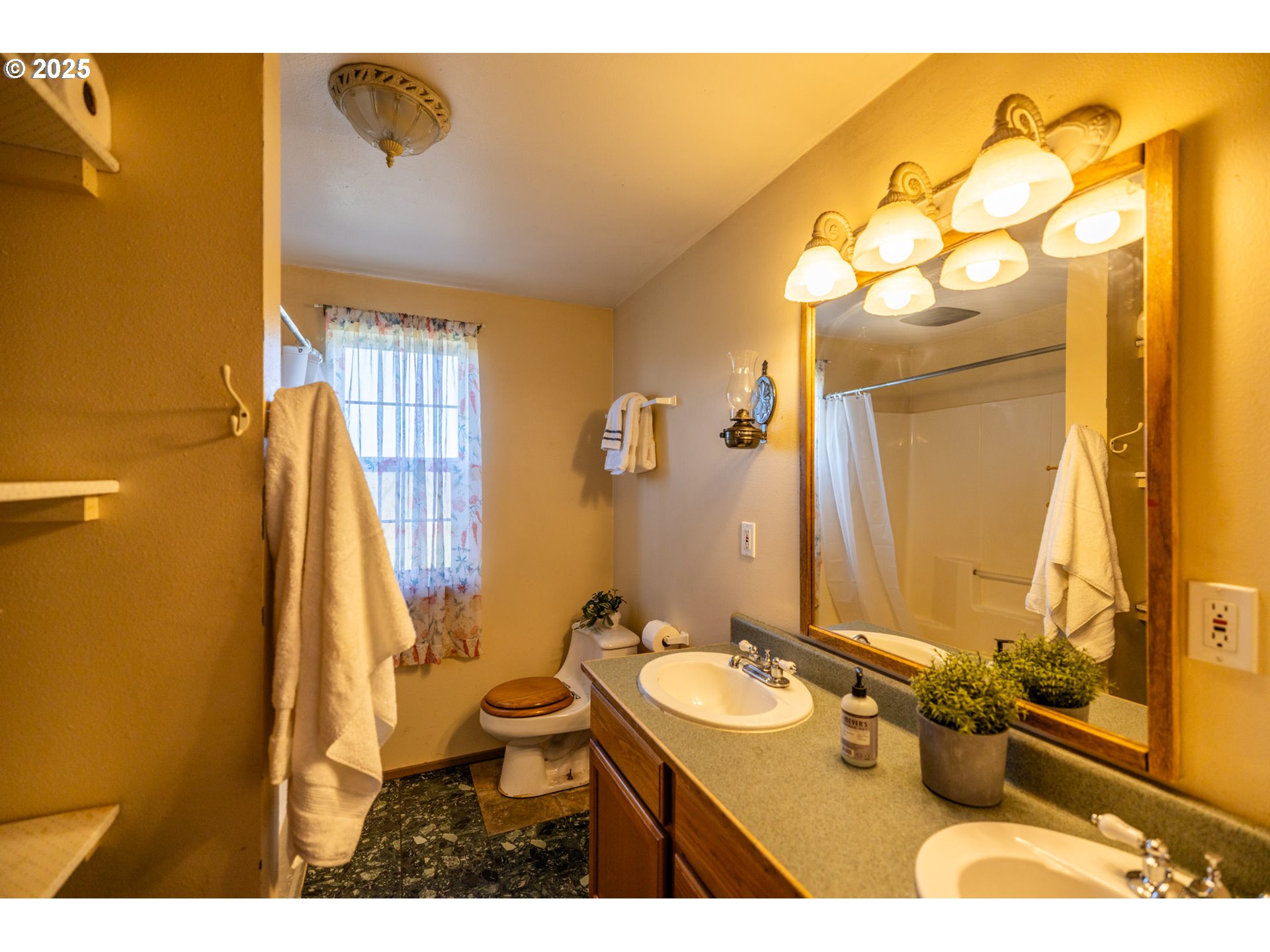 920 Randall Road Centerville, WA 98613 - Photo 10 of 26 Bathroom