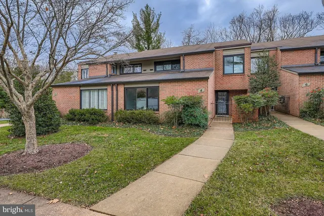 $3,200 | 4 Oakridge Court, Lutherville-Timonium, MD 21093