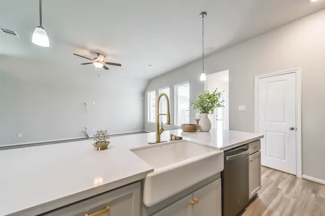 $3,000 | 4920 Arbor Crest Lane, League City, TX 77573