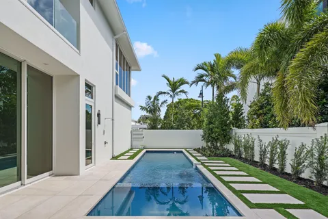 $4,900,000 | 330 Grove Place, Delray Beach, FL 33444