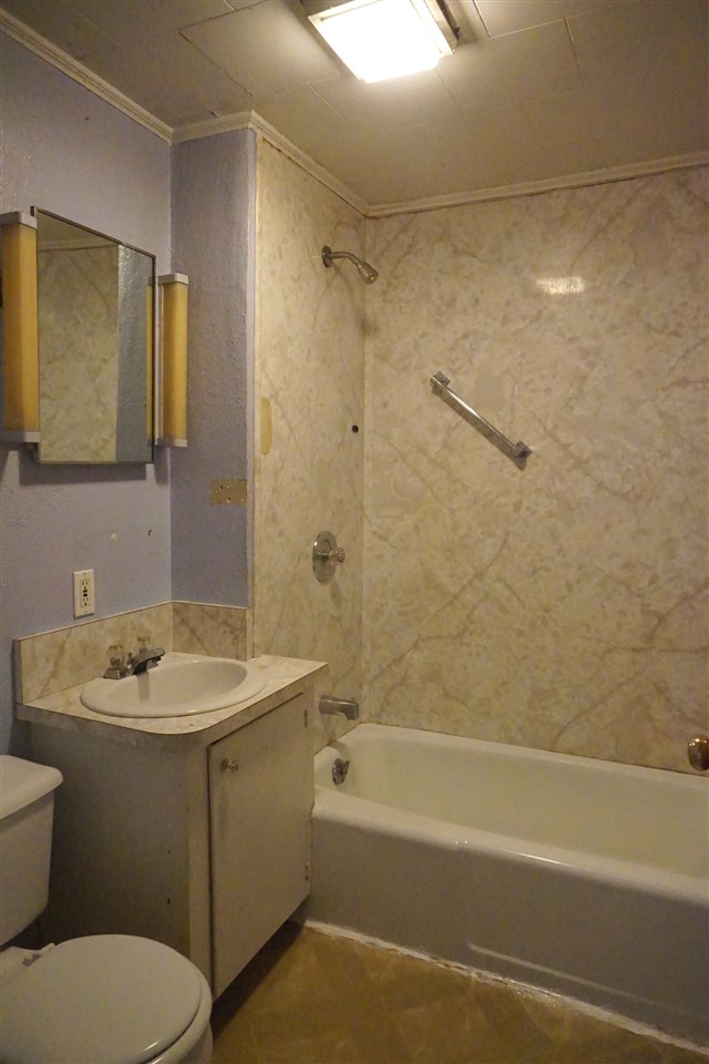 273 Connecticut River Road Hartford, VT 05001 - Photo 21 of 25 Gallery Image 21