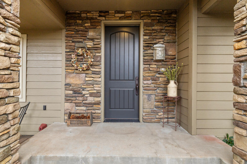 11209 Merganser Road Klamath Falls, OR 97601 - Photo 5 of 73 From red to neutral - just love it!