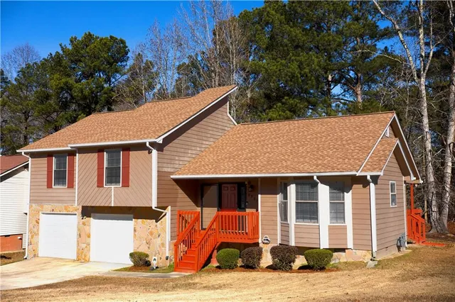 $240,000 | 3325 Estate Lake Drive, Fairburn, GA 30213