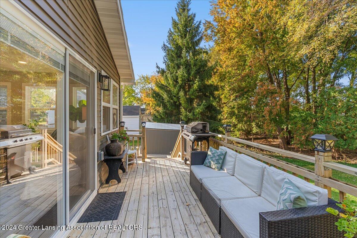 919 Maycroft Road Lansing, MI 48917 - Photo 31 of 58 Deck