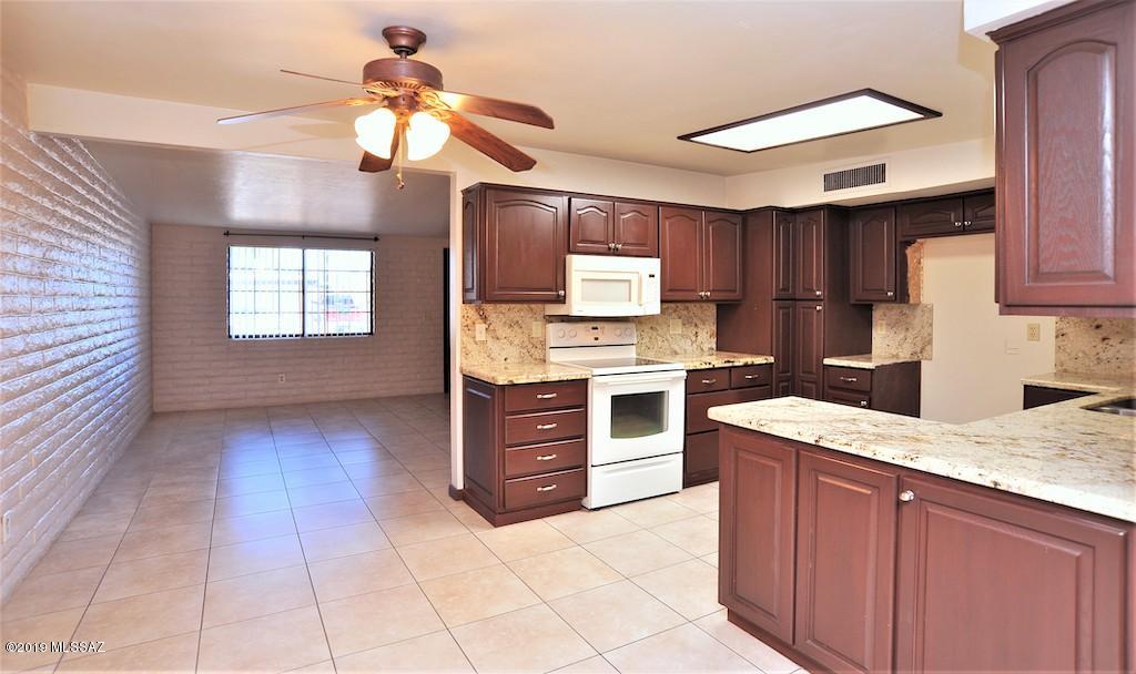 8332 East Rolling Ridge Street Tucson, AZ 85710 - Photo 17 of 49