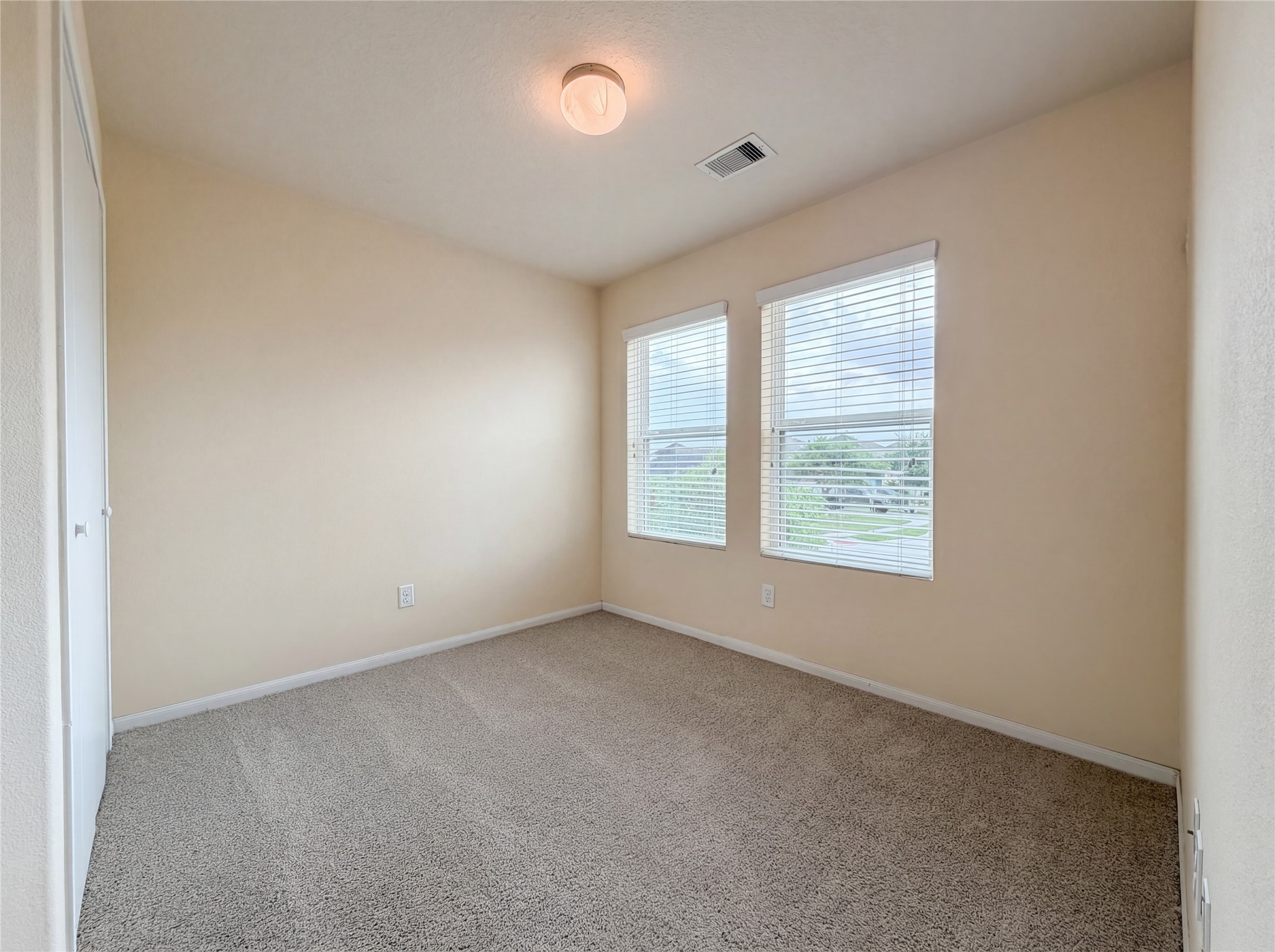 9881 Hyacinth Way Conroe, TX 77385 - Photo 4 of 18