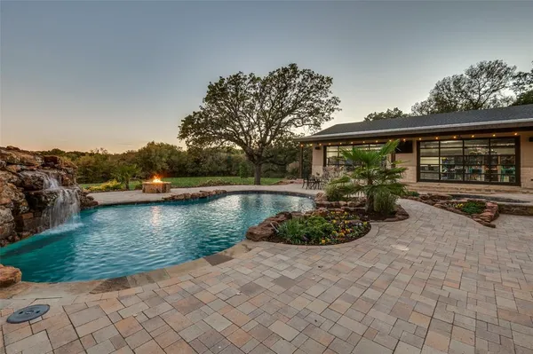 a view of a house with backyard and a tree