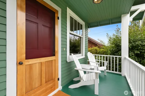 $1,025,000 | 4611 34th Avenue West, Seattle, WA 98199