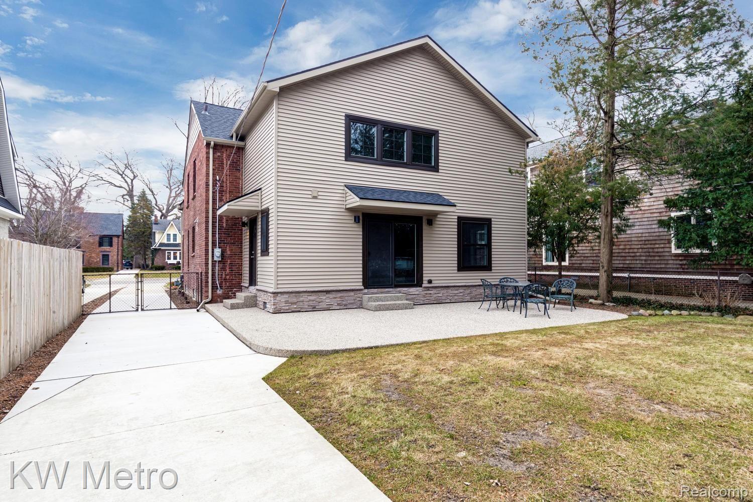 681 Washington Road Grosse Pointe, MI 48230 - Photo 5 of 52 681 Washington Rd Grosse-large-004-006-681 Washington Road0010FULL-1500x1000-72dpi.jpg