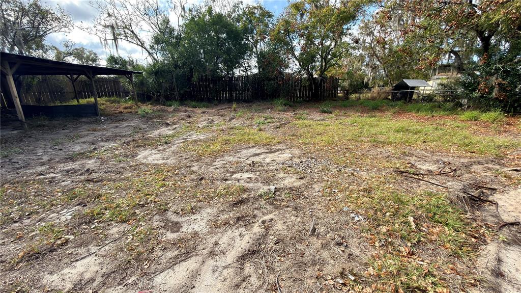 11 7th Street Southeast Fort Meade, FL 33841 - Photo 14 of 19 a backyard of a house with lots of green space