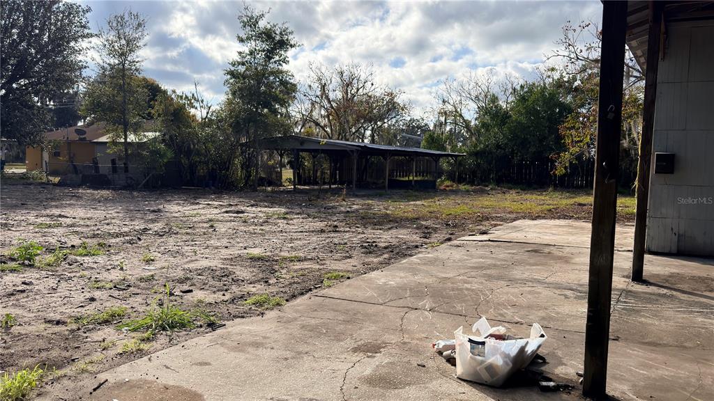 11 7th Street Southeast Fort Meade, FL 33841 - Photo 9 of 19 a view of a backyard of the house