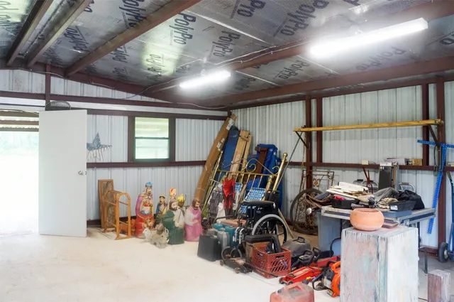 a view of yard with green space