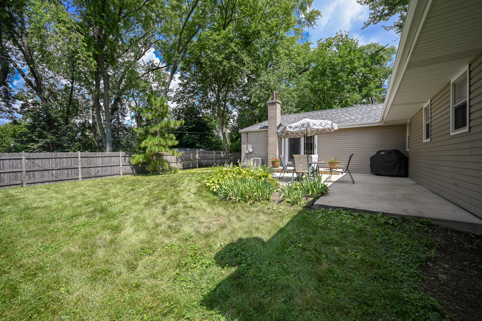 440 West Harrison Road Lombard, IL 60148 - Photo 24 of 26 a house view with a garden space
