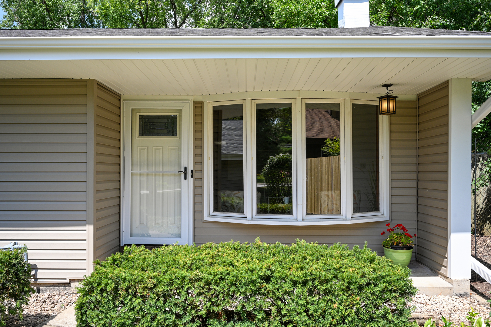 440 West Harrison Road Lombard, IL 60148 - Photo 4 of 26 a view of a house with a potted plant