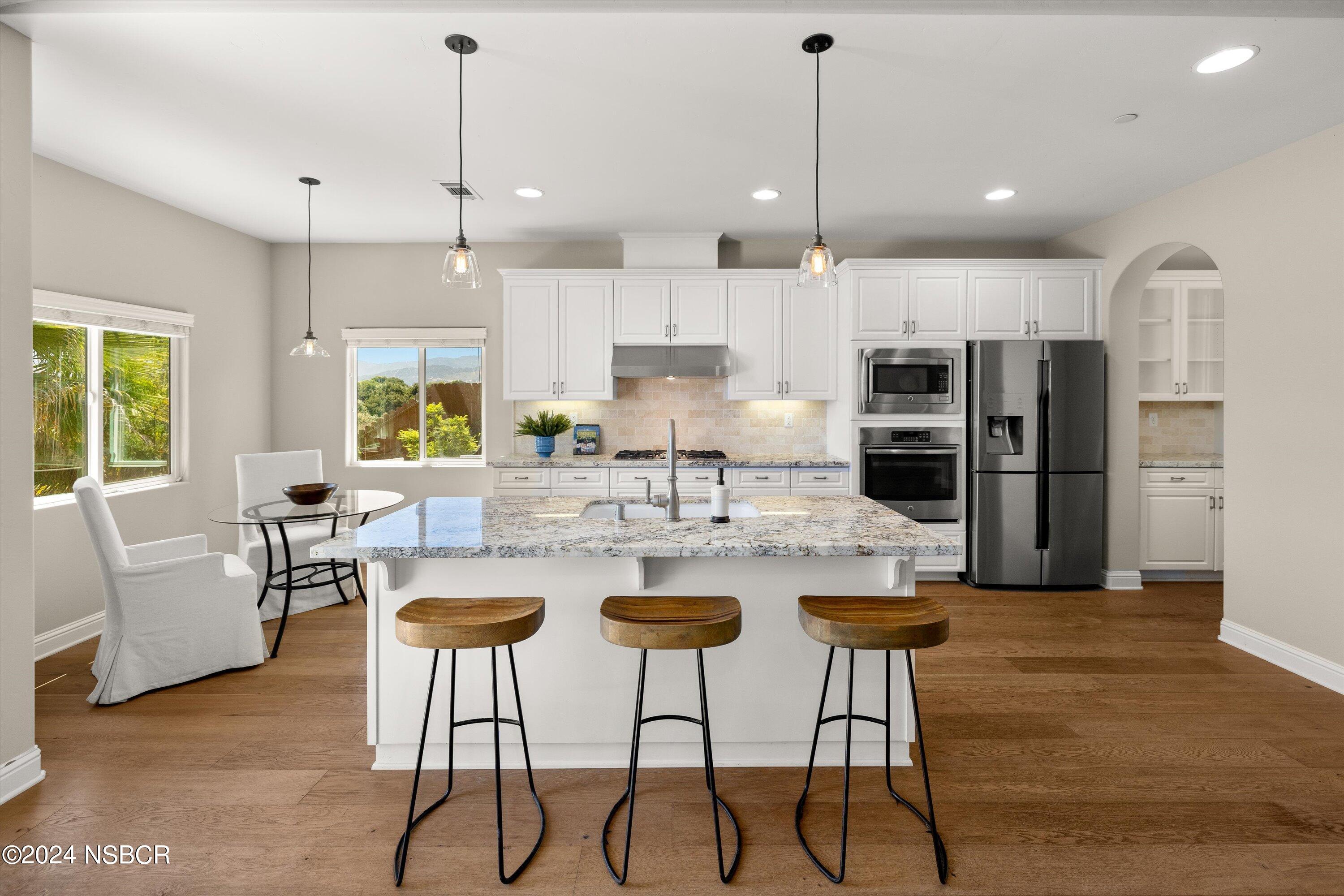 634 Valley Oak Road Solvang, CA 93463 - Photo 10 of 31 Breakfast Bar