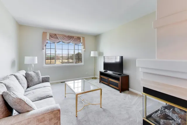 $2,800 | 3357 Ravinia Circle, Aurora, IL 60504