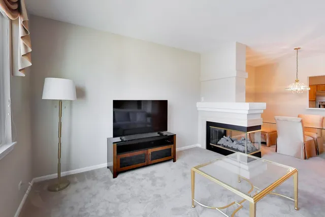 $2,800 | 3357 Ravinia Circle, Aurora, IL 60504