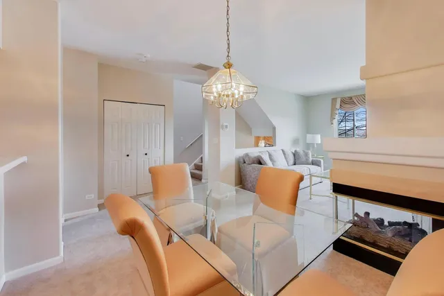 $2,800 | 3357 Ravinia Circle, Aurora, IL 60504