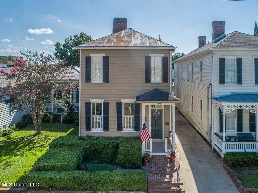 706 State Street Natchez, MS 39120 - Photo 4 of 42 706StateSt_LowRes-44