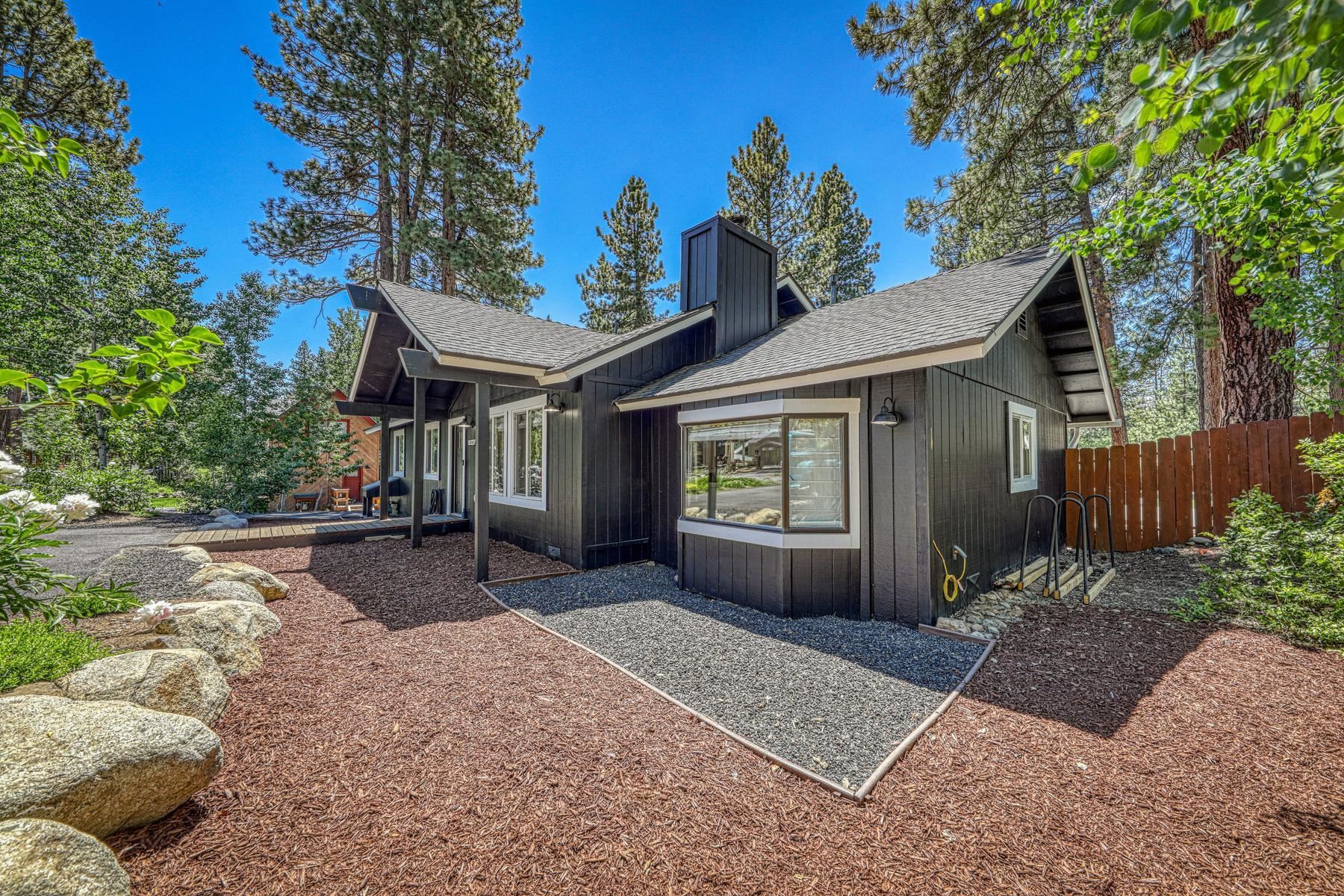10227 Laburnham Circle Truckee, CA 96161 - Photo 3 of 28