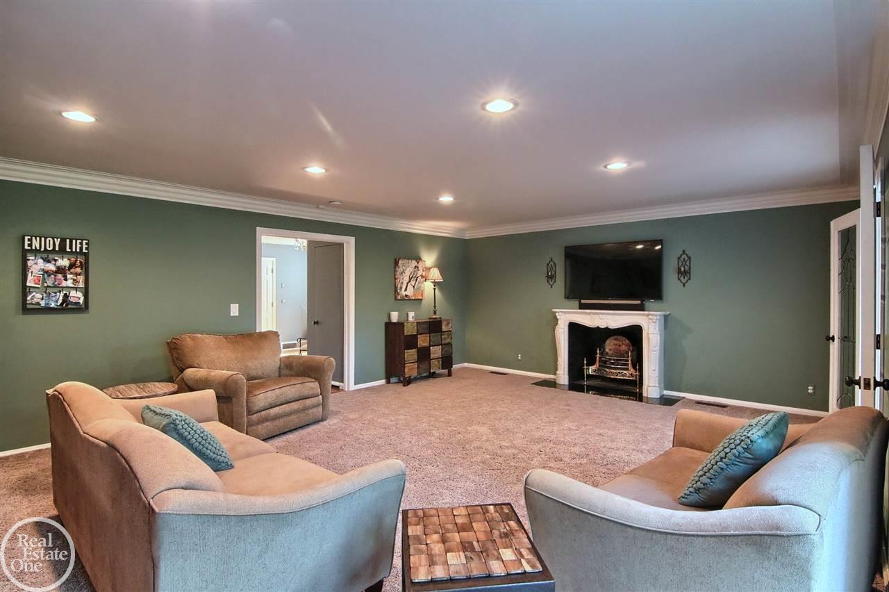 85 Stephens Road Grosse Pointe, MI 48236 - Photo 5 of 33