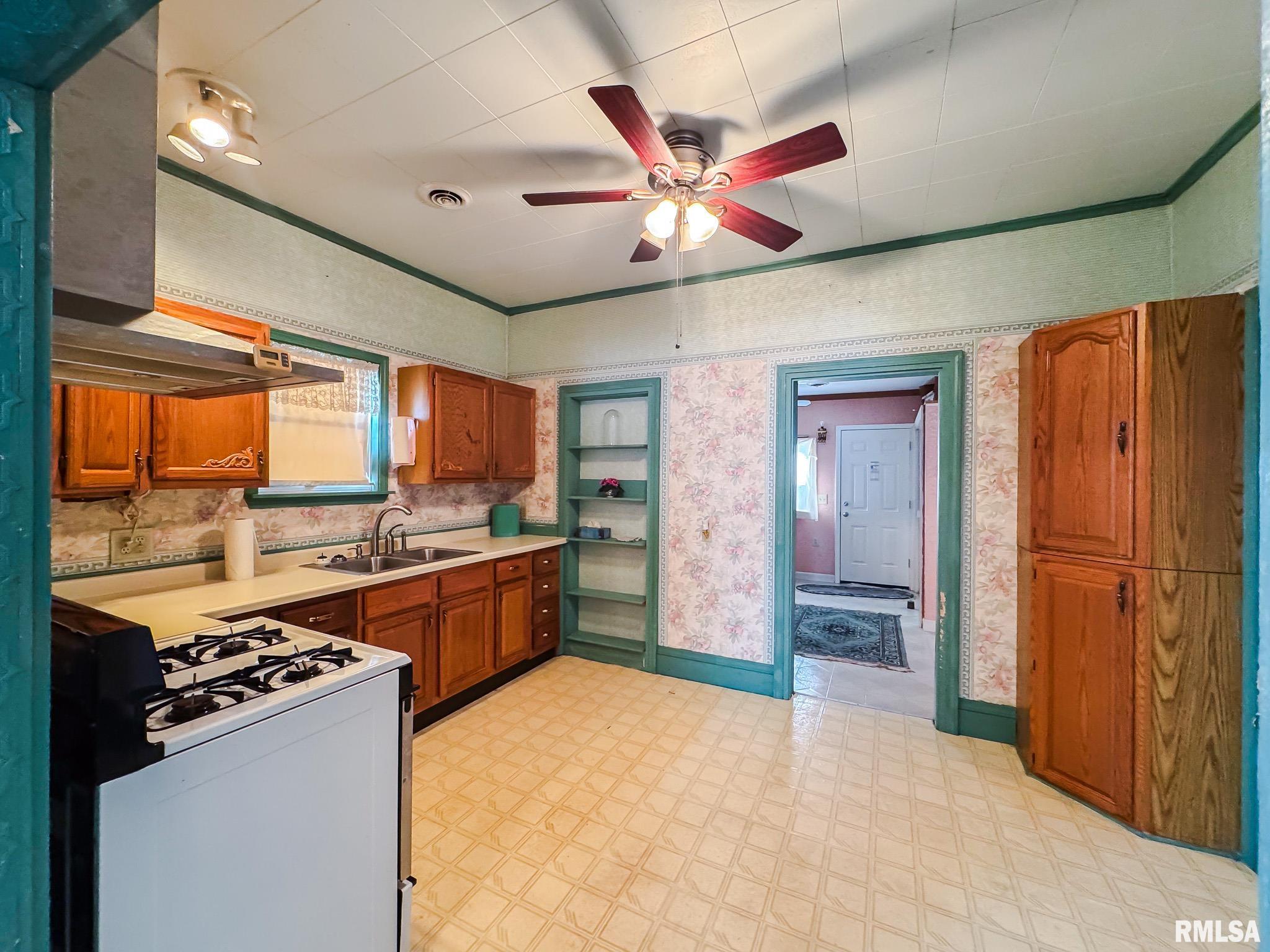 705 West College Street Marion, IL 62959 - Photo 7 of 16