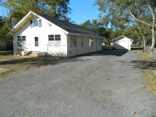 $1,450 | 110 West Mulberry Street, Leonard, TX 75452