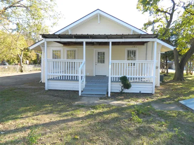 $1,450 | 110 West Mulberry Street, Leonard, TX 75452